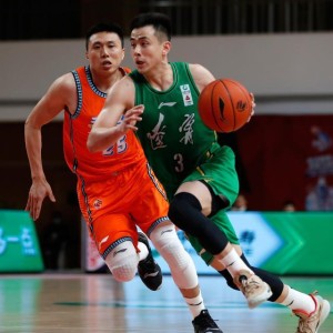 争冠组同取开门红！辽篮双枪发威 广东惊险过关